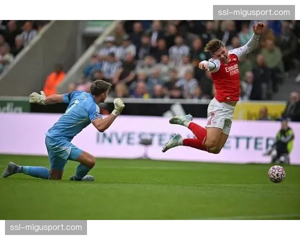 专家认为,VAR对点球的严格审查间接影响了前锋在禁区内的突破选择。 专家认为,VAR对点球的严格审查间接影响了前锋在禁区内的突破选择。