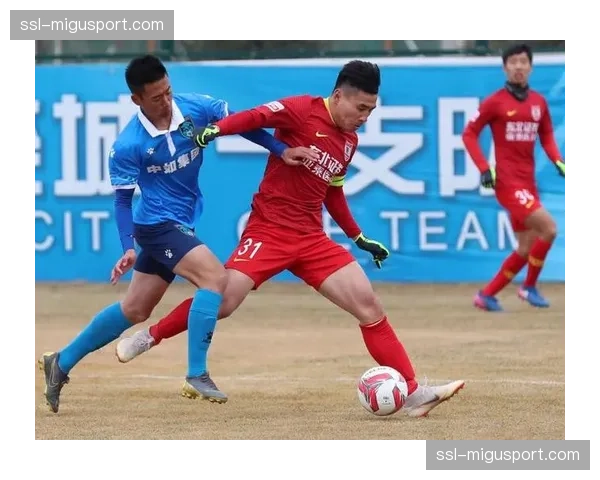 战术板：解析南通支云五后卫体系如何应对成都蓉城边路冲击